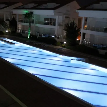 Apartament Luxury In Award Winning Private, Small Community Central Location Side